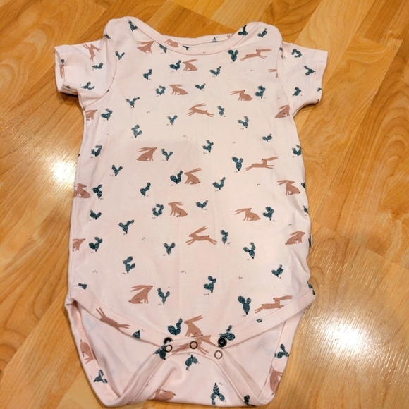 Red Caribou Prickly Rabbit Short Sleeve Onesie Size 18-24 Months New - Picture 2 of 8